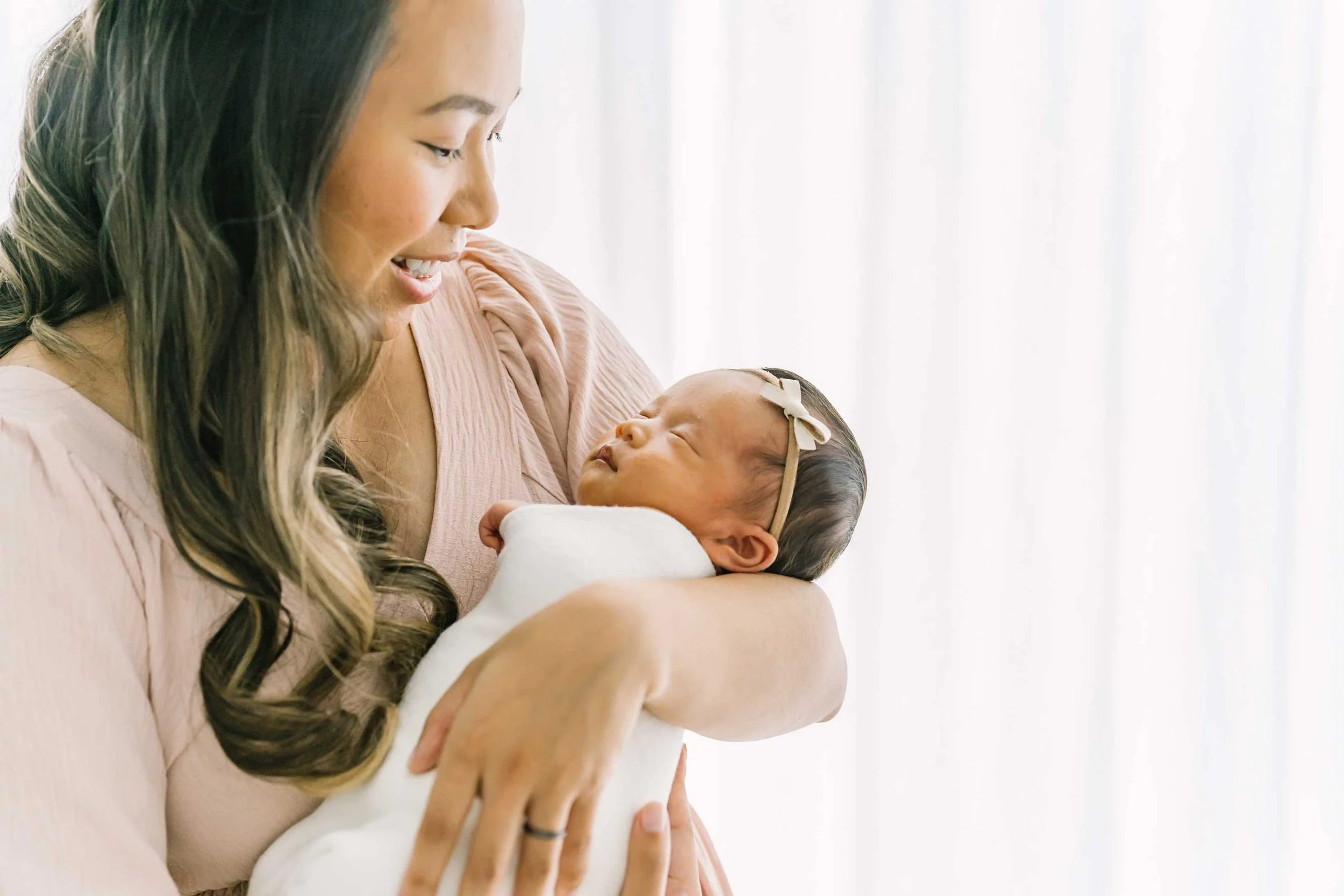 9 Simple Ways to Feel Confident in Photos—Even as a New Mom ...