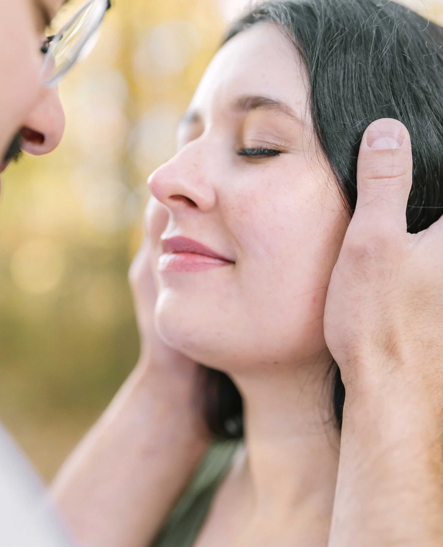 If you&rsquo;re expecting a baby in spring of 2026, this is your little reminder to book your maternity photos soon. ⁠
⁠
The tree tunnel will be full of green again before we know it. 🌿⁠
⁠
It&rsquo;s the perfect spot to capture that calm, happy time