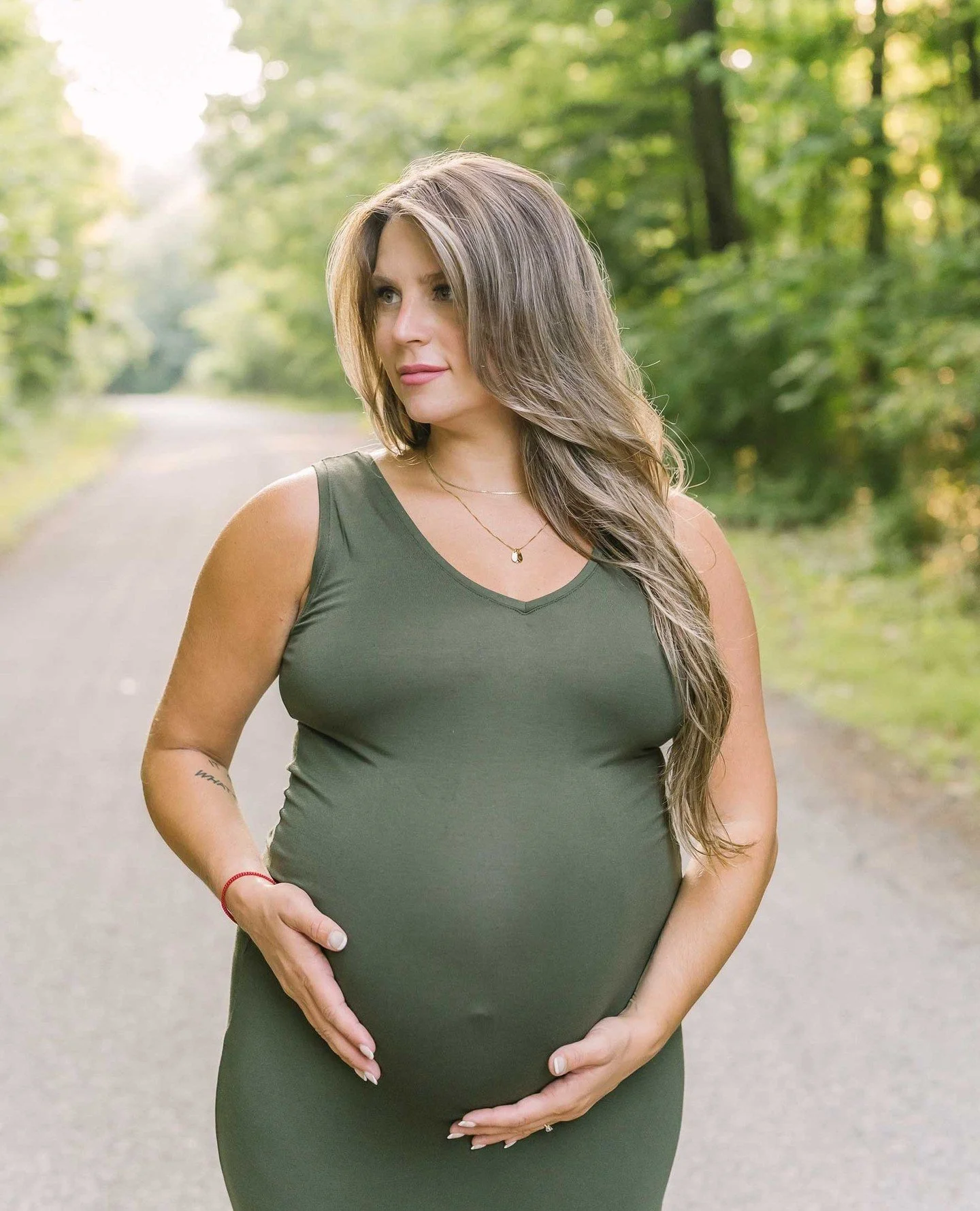 If you&rsquo;re due this fall, it&rsquo;s time to book your newborn session. Spring is the perfect season to plan ahead.⁠
⁠
Most families reserve their newborn session during the second trimester to make sure everything is in place before baby arrive