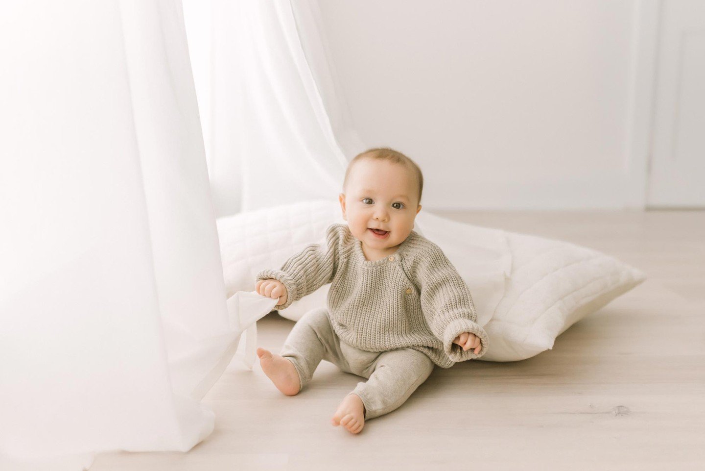 The baby stage everyone forgets to photograph.⁠
⁠
Everyone remembers newborn photos.⁠
⁠
Everyone plans for the first birthday.⁠
⁠
But this stage right here?⁠
⁠
The roly-poly, giggly, curious six-month stage?⁠
⁠
It quietly sneaks by.⁠
⁠
The cheeks are