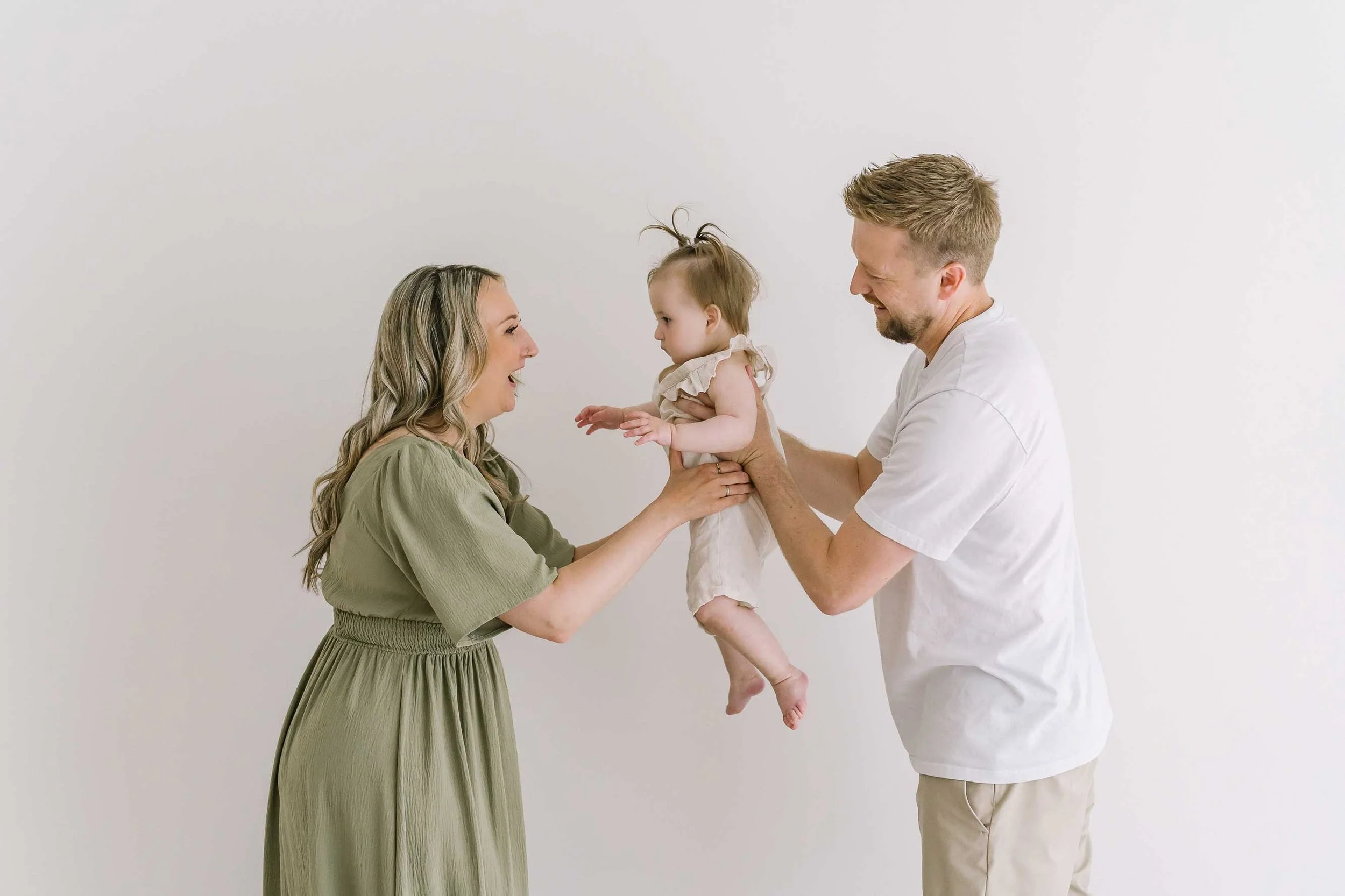 Outdoor Family Photos vs. Photo Studio Near Niagara Falls