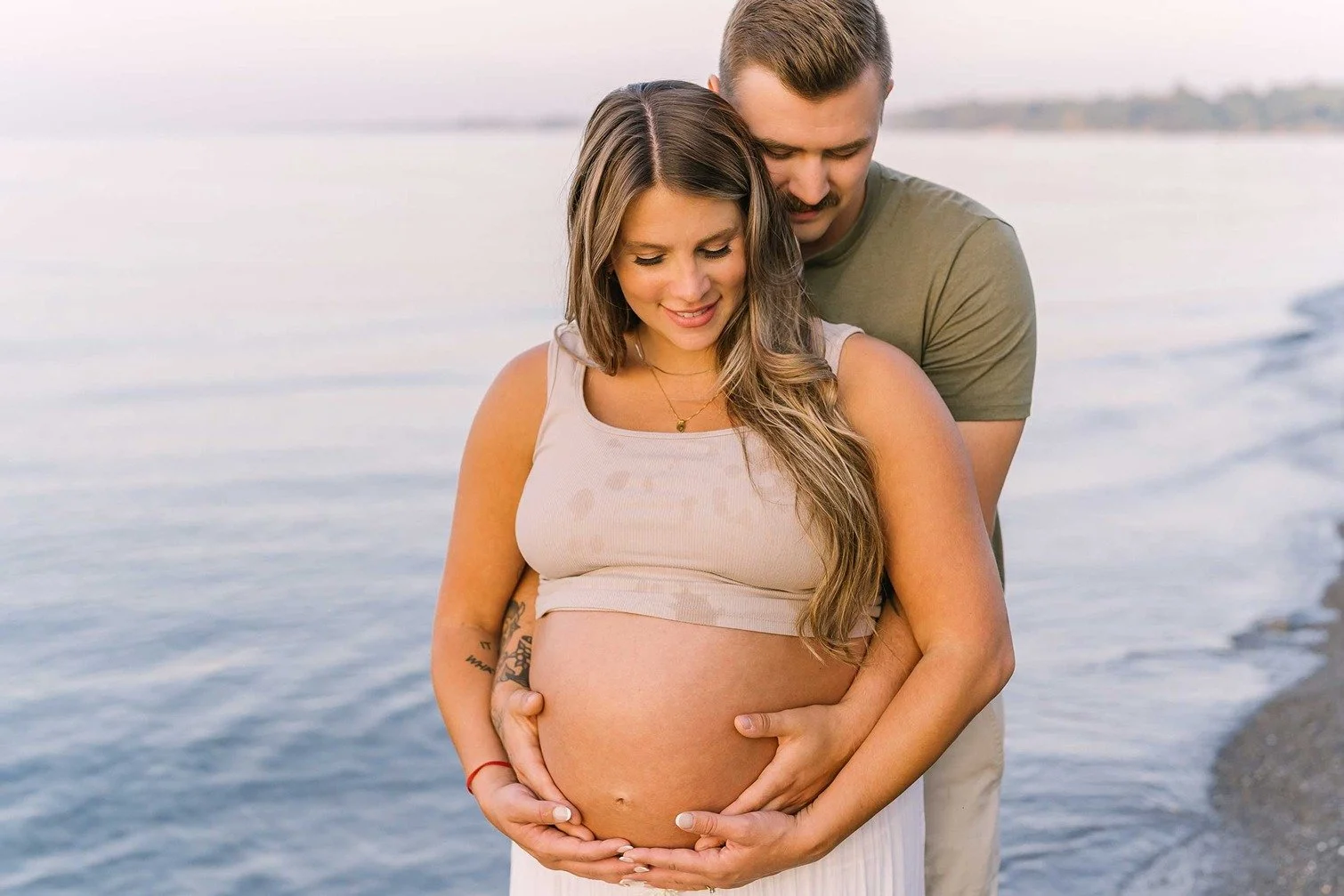 outdoor fall maternity photos