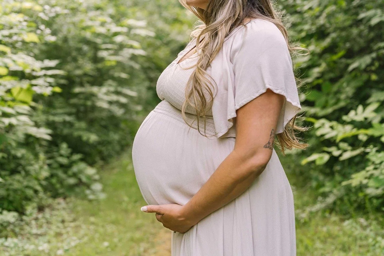 outdoor maternity photos