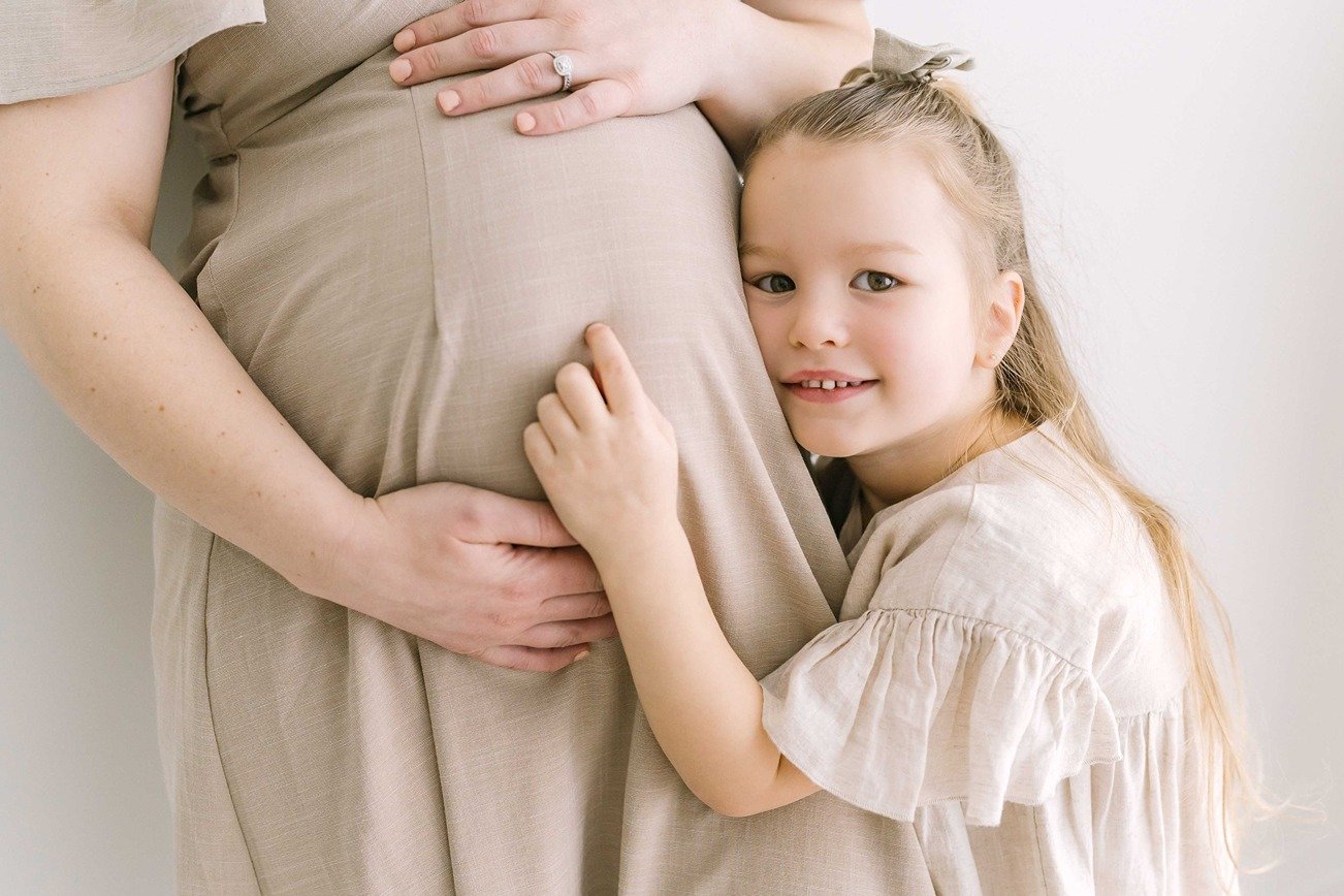 indoor family maternity photos