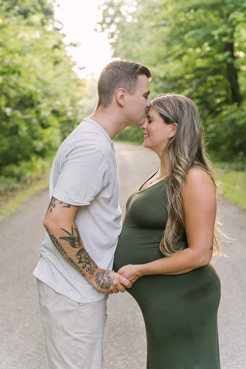 outdoor winter maternity photos
