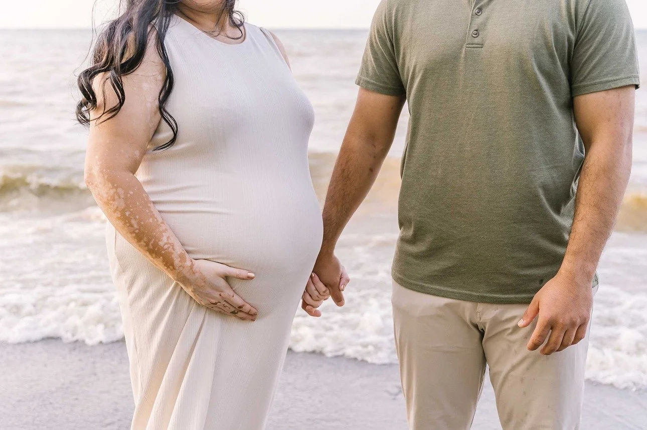 outdoor spring maternity photos
