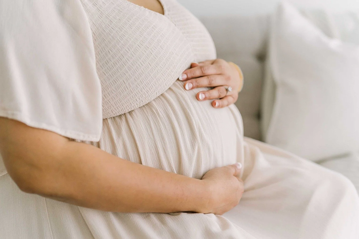 maternity photos indoor