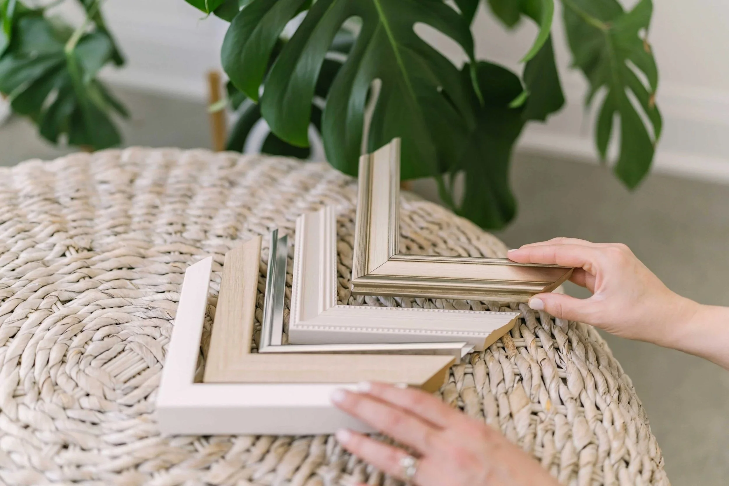 Choosing Frame Finishes for Heirloom Family Photo Albums in Niagara