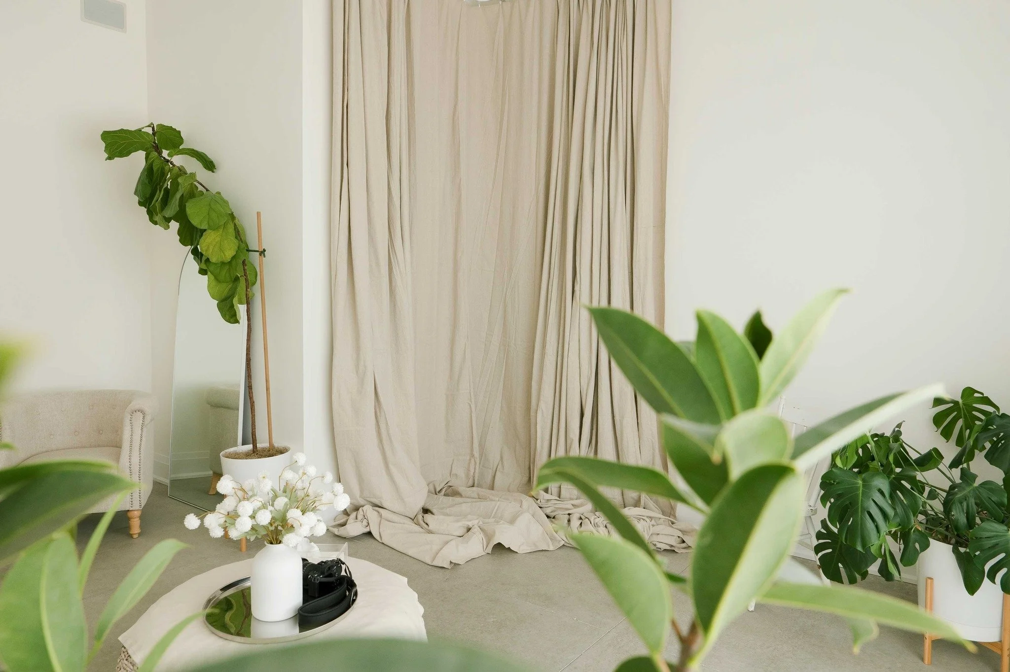 I get asked a lot: "Can you come to my house instead?"

Totally fair question. Here's the honest answer: the studio gives you a better experience AND better photos.

You don't have to clean. You don't have to set anything up. You don't have