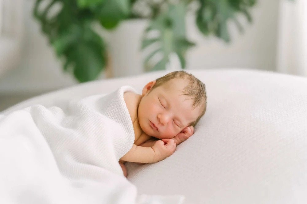 This little guy slept through almost his whole newborn session.⁠
⁠
Soft brown hair. Round cheeks. Totally unbothered by the wrap, the camera, all of it. He looked like he already knew how this works.⁠
⁠
That's what a lot of newborn sessions look like