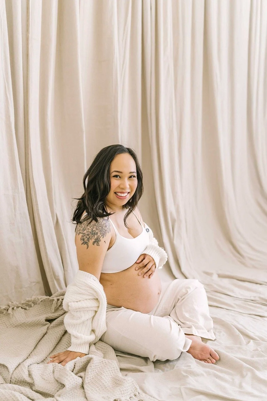 neutral-option-for-what-to-wear-for-maternity-photos1.jpg