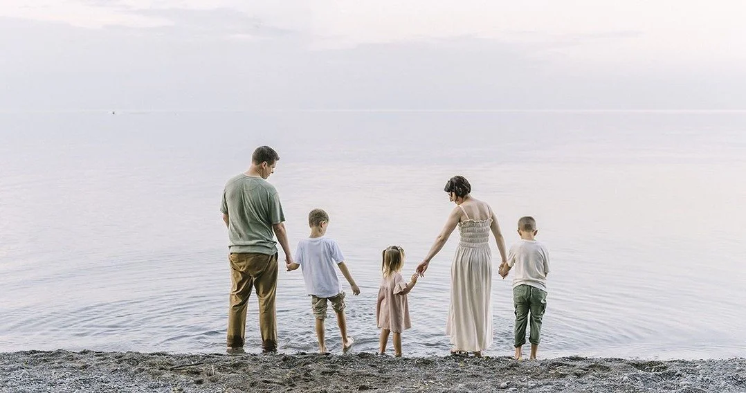 "We should do this more often! But we just...don't."⁠
⁠
A dad said this to me during a beach session this year. And he's right. Most of us don't.⁠
⁠
Not because we don't want to. because life is full, and slowing down to be present with you