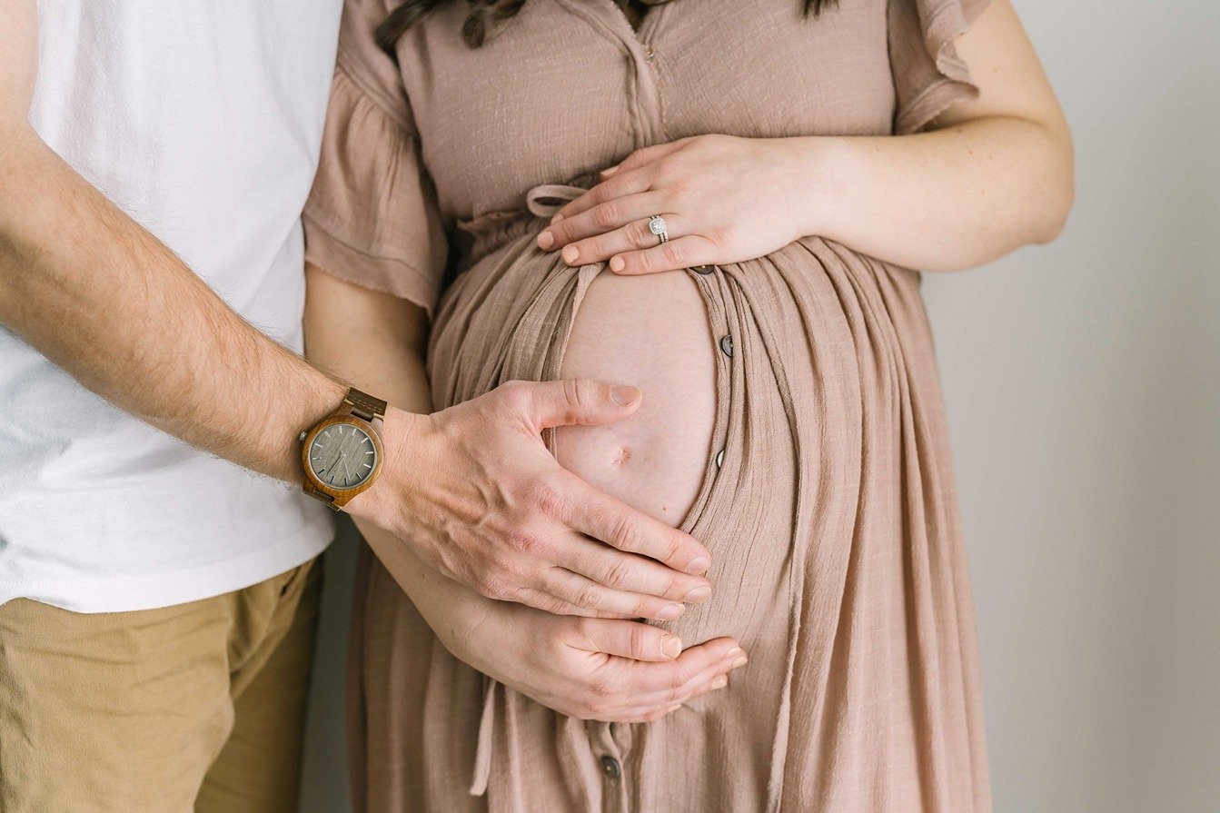 indoor family maternity photos of the bump