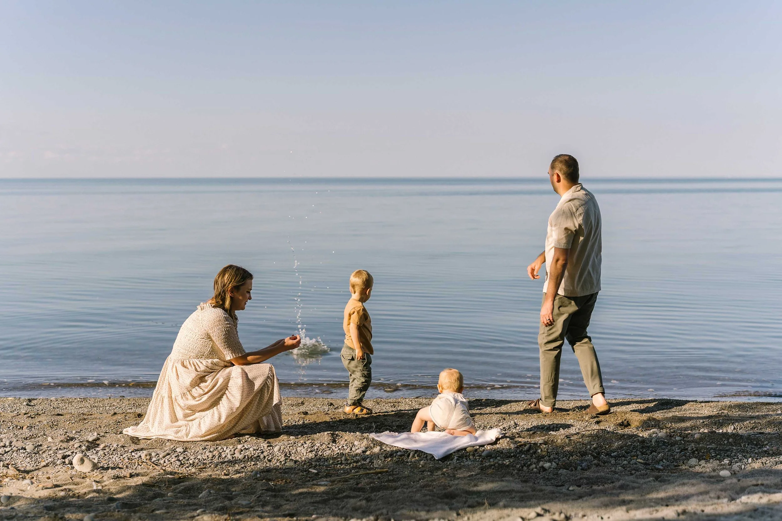 Chute family photography at a beach in Niagara