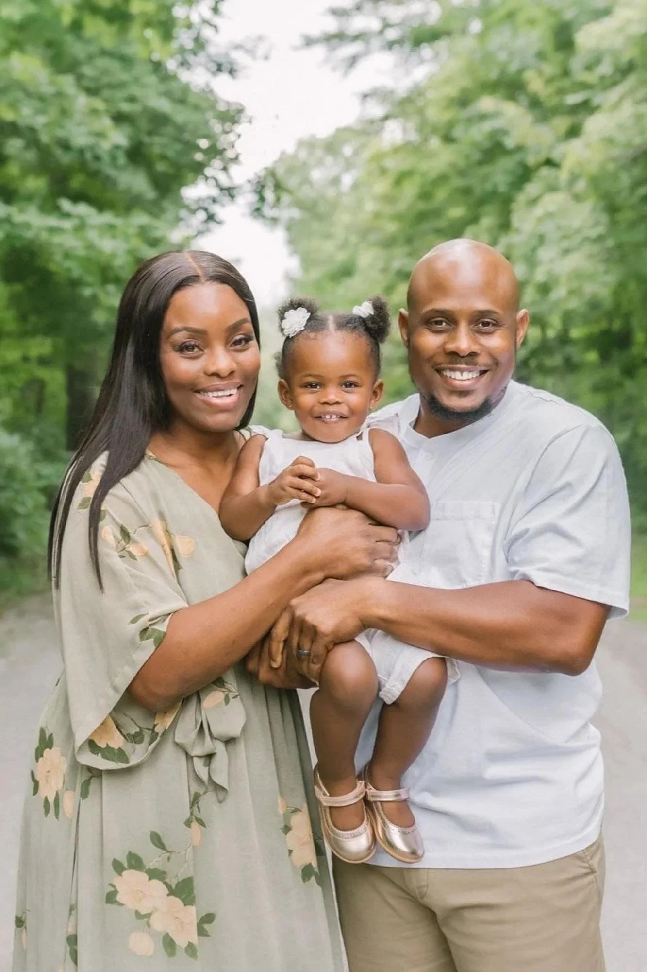 niagara family photography with a mom dad and kid