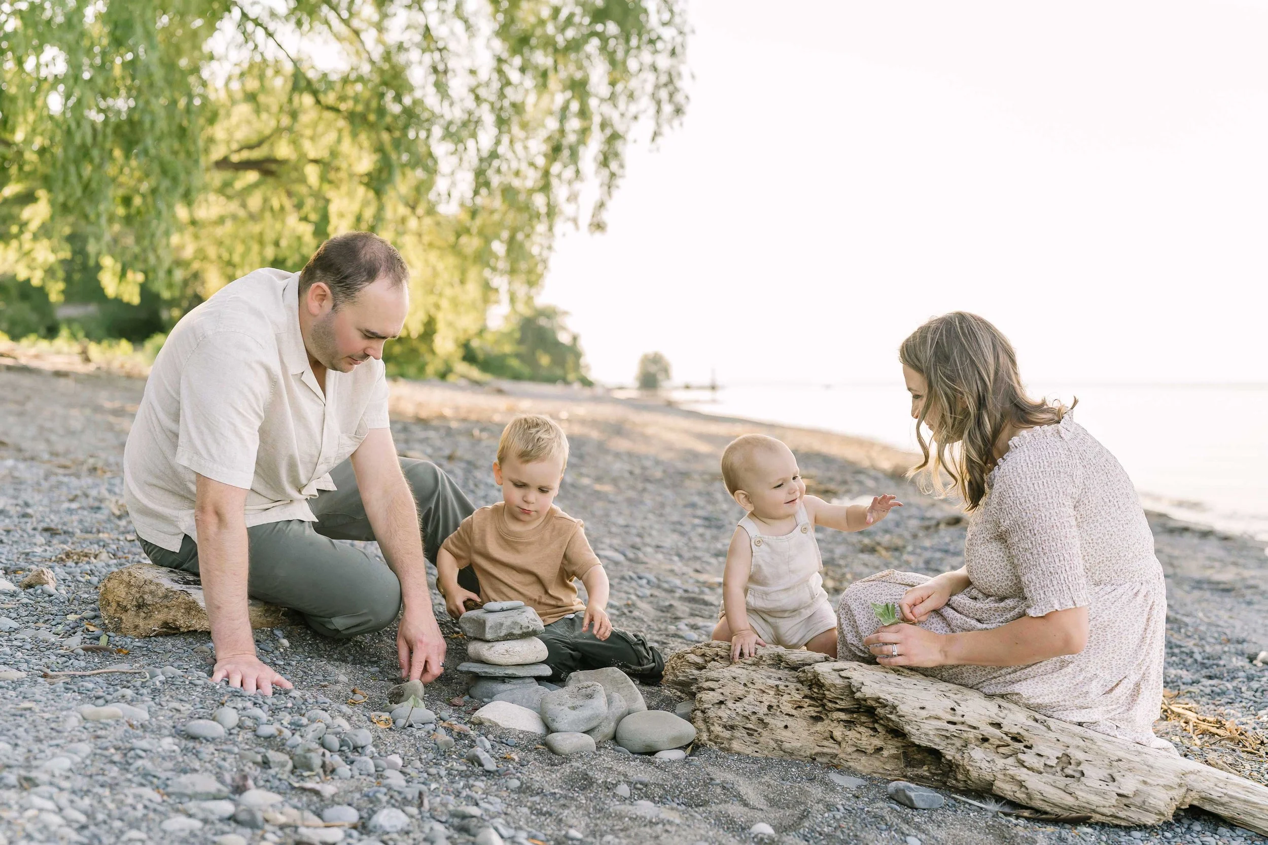 Chute family outdoor portraits near Grimsby beach