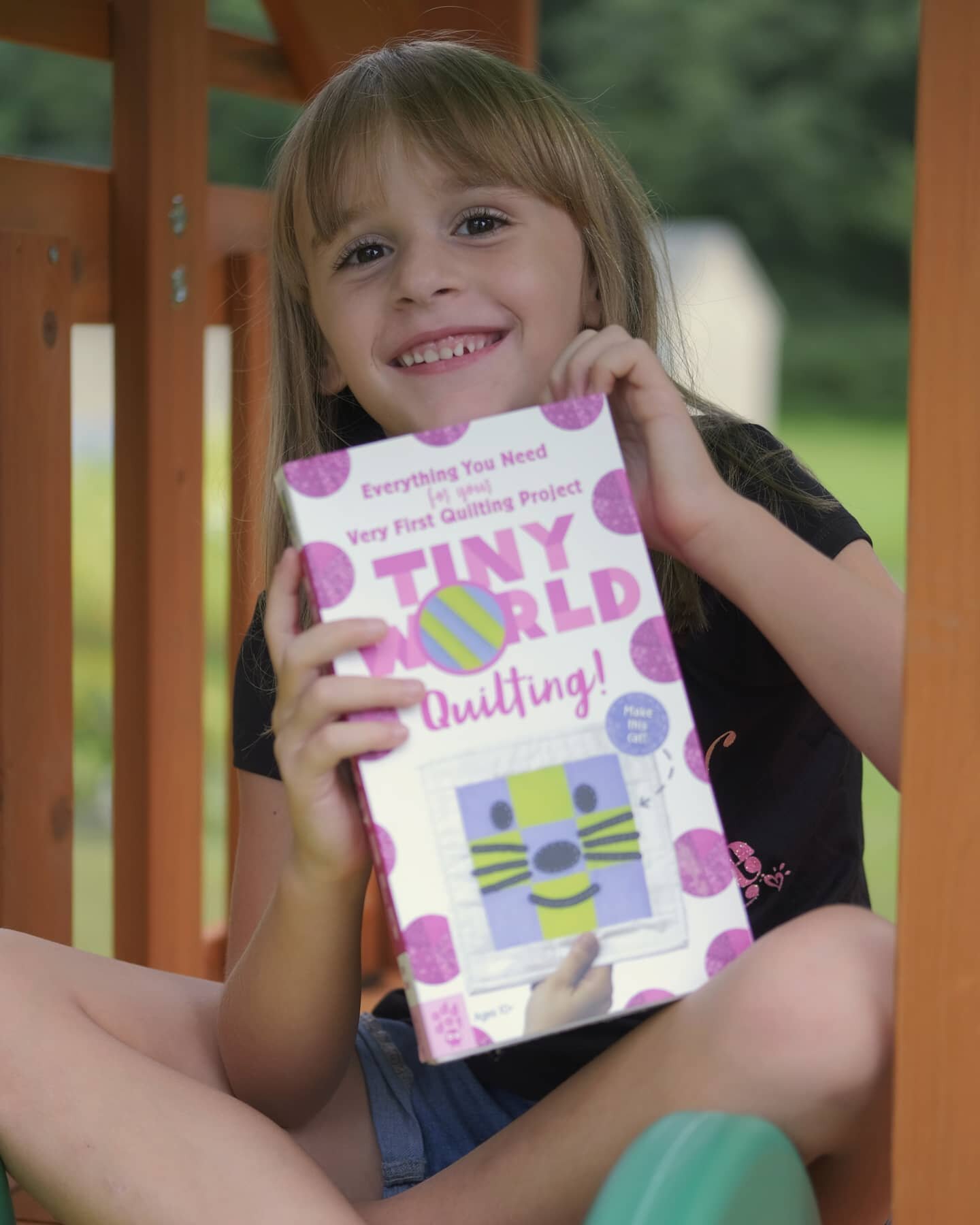 Happy Friday!! It felt so darn nice to give my niece a copy of my new book/kit Tiny World : Quilting π I loved how she kept asking if I made the book, in awe - needing to know how I did it π I'm so excited to help her put together her first mini qu