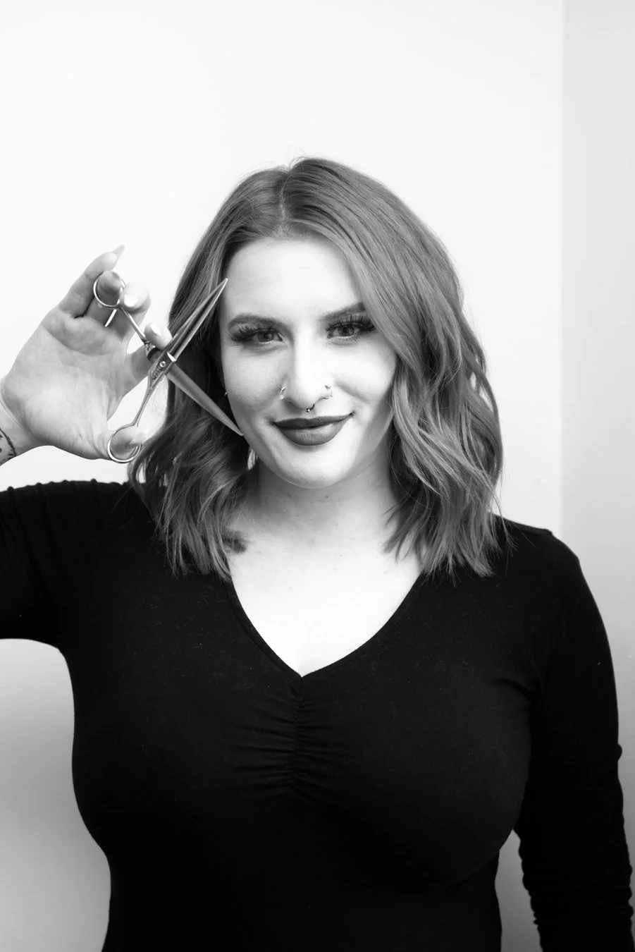 ChelseaBloomenstock_Artisinal_Hairstylist_Frederick_Maryland_Downtown_Brand_Session_PeytonOliviaPhotography_POW2022-2.jpg