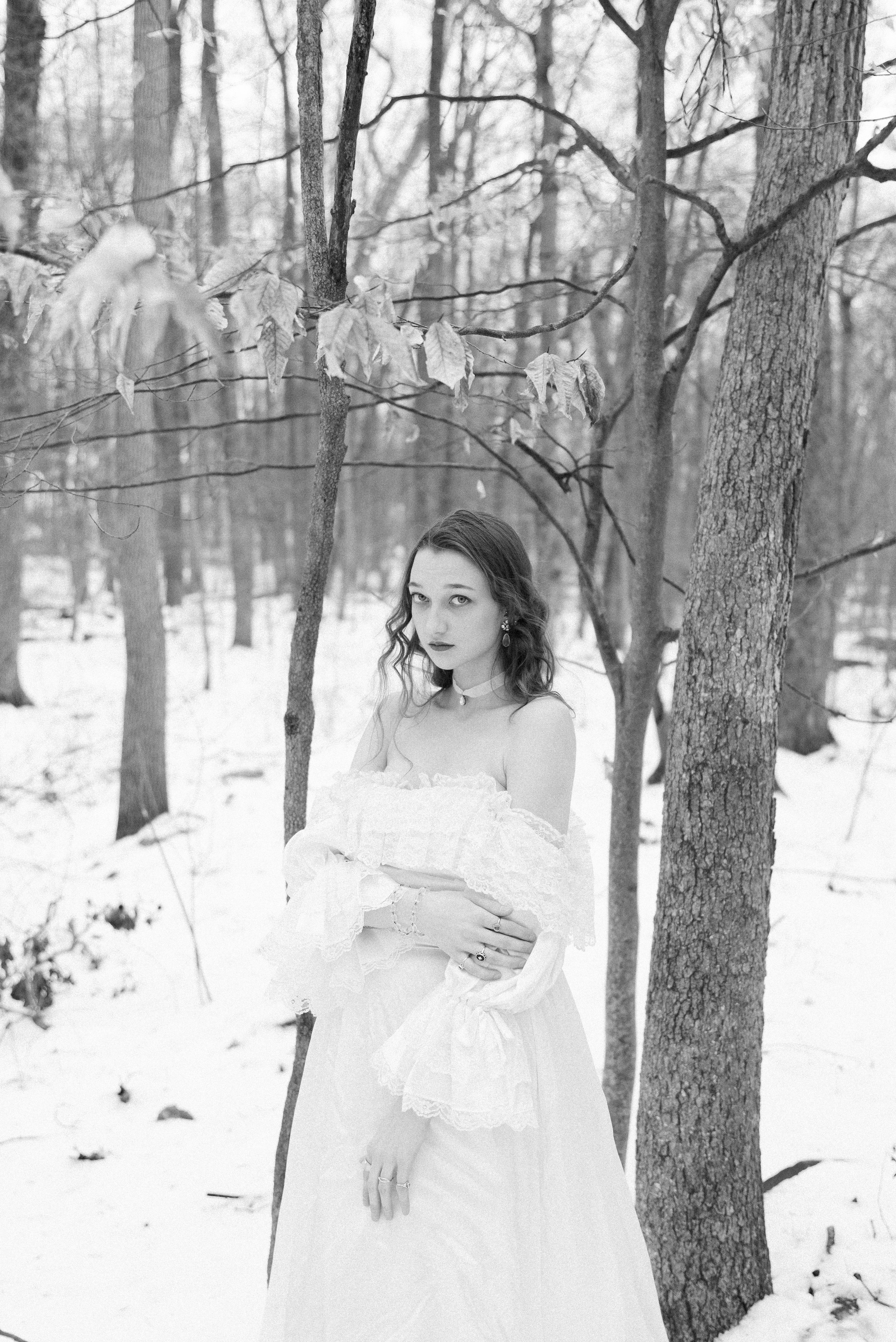 Creative_Portrait_Snow_Portrait_Editorial_Fashion_Halle_Trashhoejunk_Frederick_FrederickCounty_Maryland_PeytonOliviaPhotography_POW2022-7.jpg