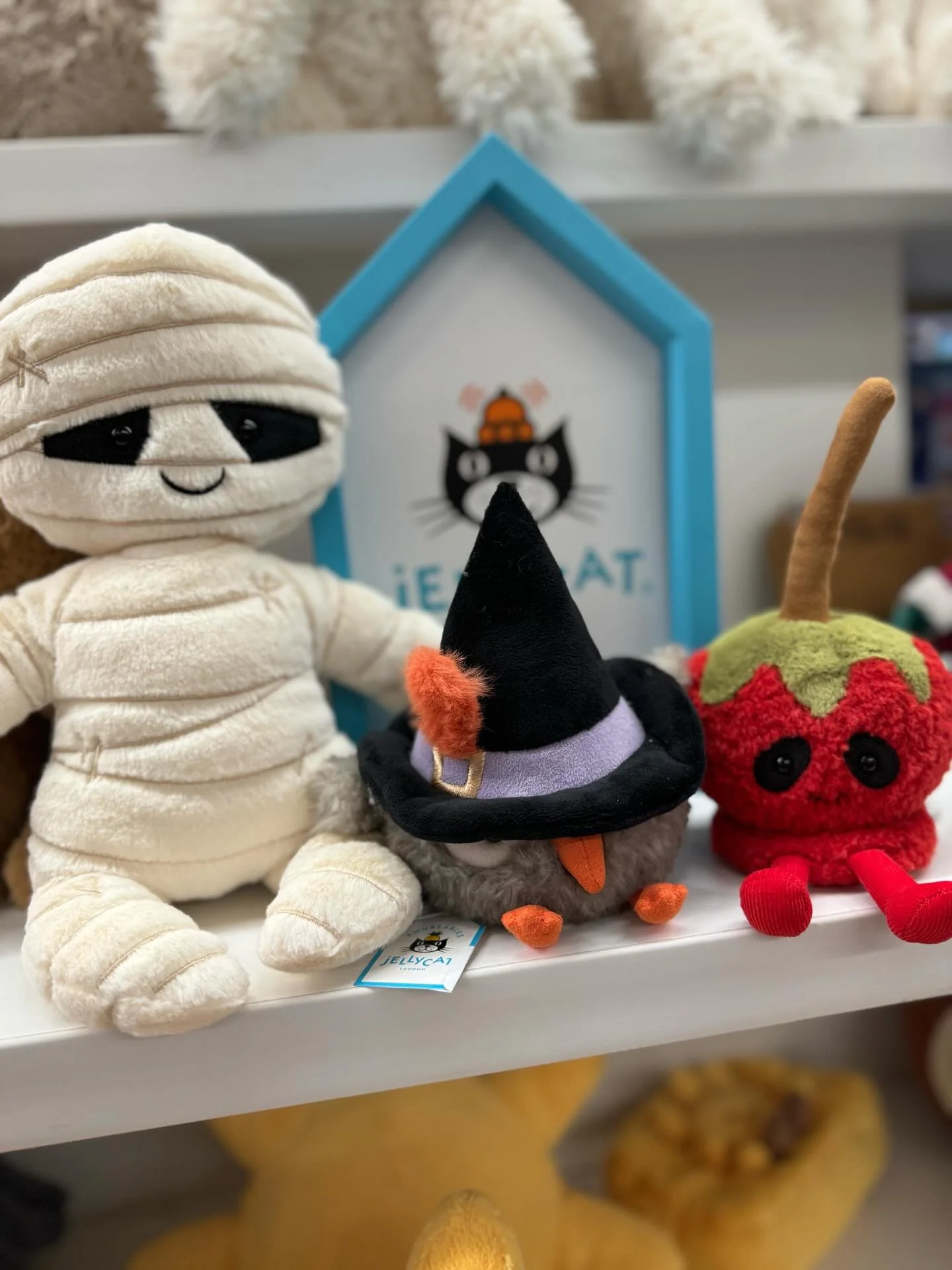 Too cute to spook! 👻✨🎃 

Meet the Jellycats haunting our shelves this Halloween!🧡🖤

#jellycat #halloween #downtown #mobile #al #fairhope #shopsmall #shoplocal #loda