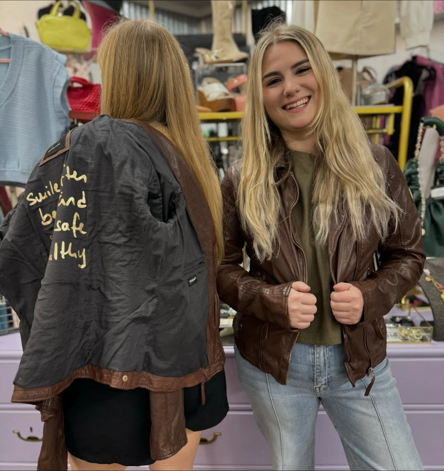 30 days till Christmas prompts for 30 days of featured items from our 30 vendors 🎄🎅🏽🎁✨

30 Days of Christmas and featured item #1 is all the fabulous jackets carried in @velvetlab_ 💕

From genuine leather jackets, to the Show Me Your Mumu cheeta