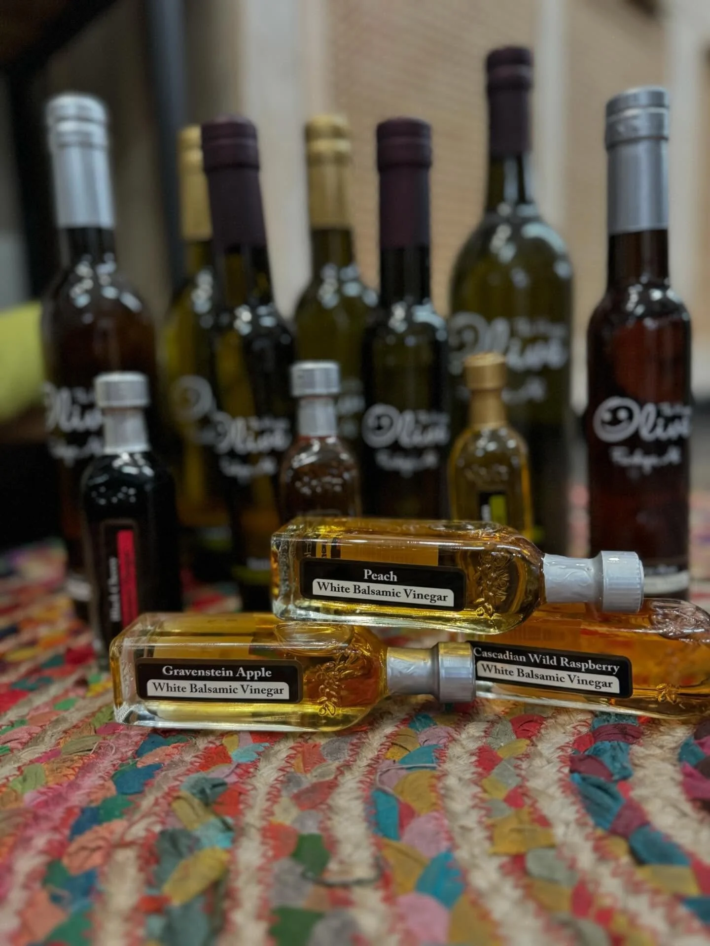 #7 of our 30 Local Vendors is so delicious! 😋
The Happy Olive brings all the yummy flavors with their infused olive oils and vinegars, the best (and easiest!) way to spice up your kitchen.🧑&zwj;🍳⏲️🫒

We even have samples!! Come try &rsquo;em! 👨&
