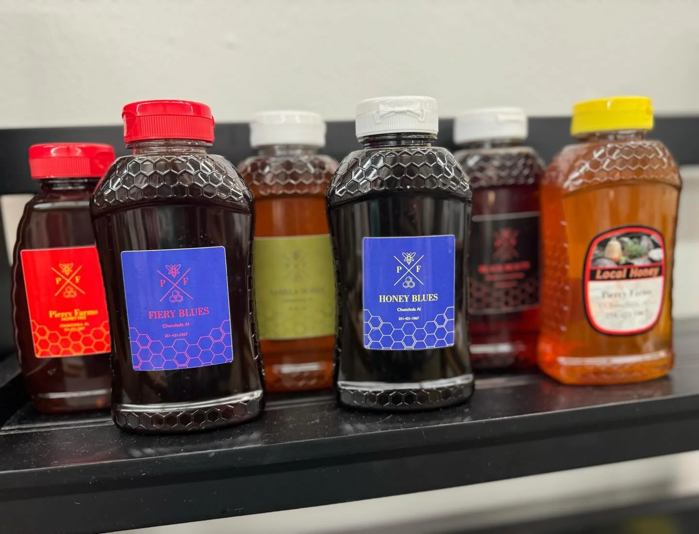 Day 10 of 30 days until Christmas featuring a vendor this holiday season!! 🎄🐝🍯

Nothing scream stocking stuffer like local honey from @piercyfarms 🐻✨💛

Only 3 more FRIDAYS till Christmas!!!! (If you include today) 🤶🏼🎅🏽