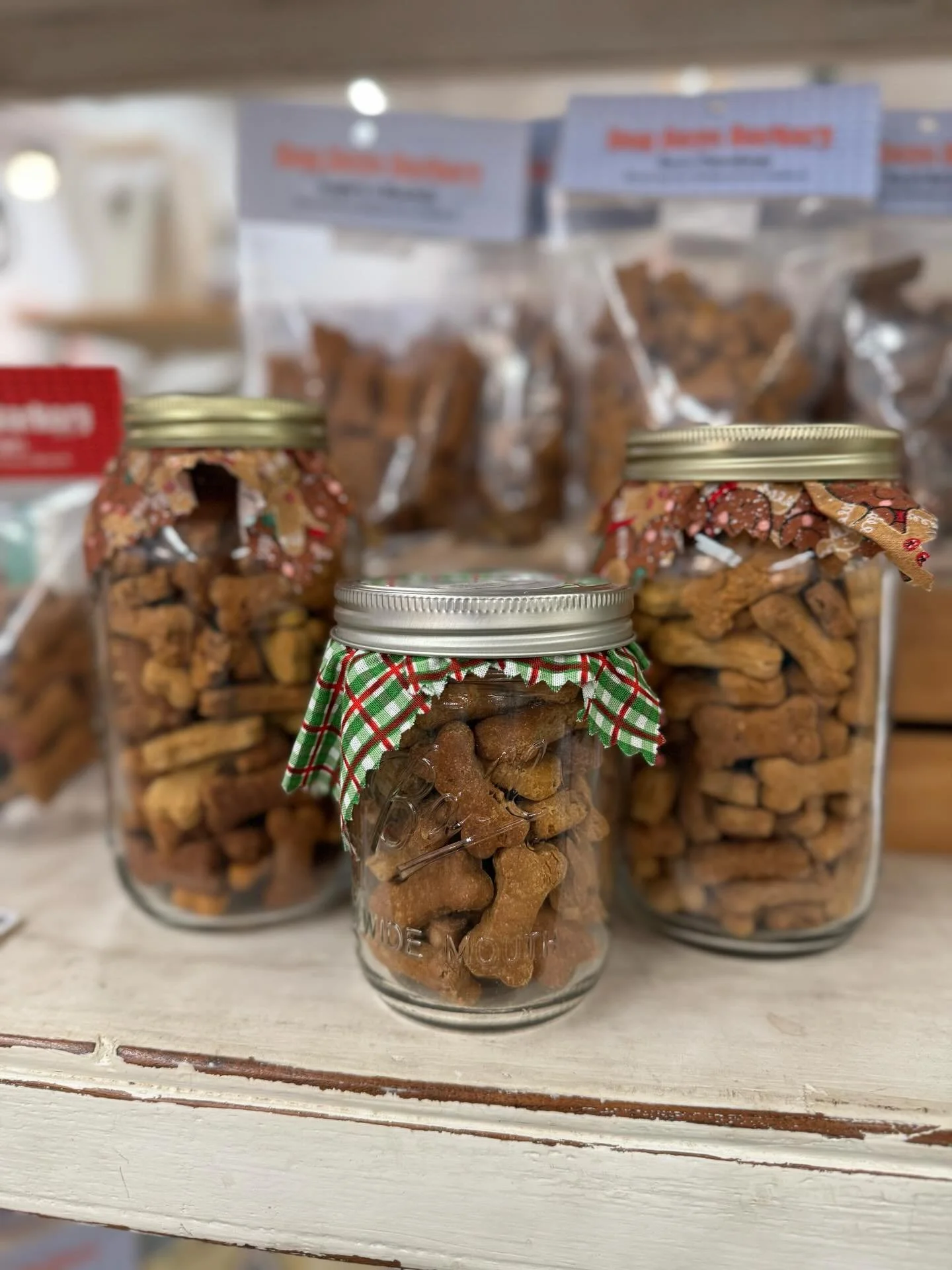 Fur babies need Christmas from Santa Paws too!! 🐾🦴🐕 @dogdaysbarkery 

9 of our 30 local vendors, and this one&rsquo;s for the pups!! Our best and softest friends ❤️

Locally made dog treats created with love and care, only for the most important o