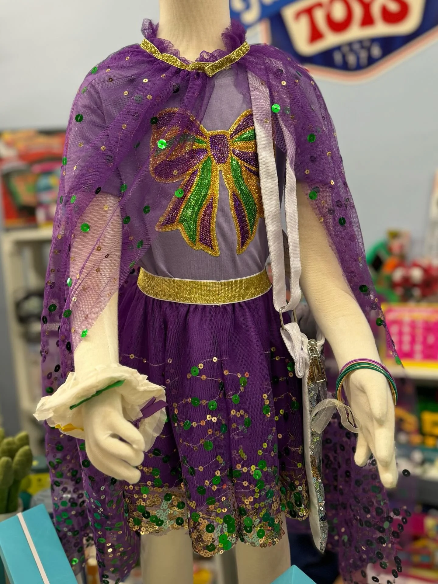 Lots of sparkly tutus still left!! Striped leggings, bows, and headbands alllll for the kids!!! 🎀🪩💜👑✨