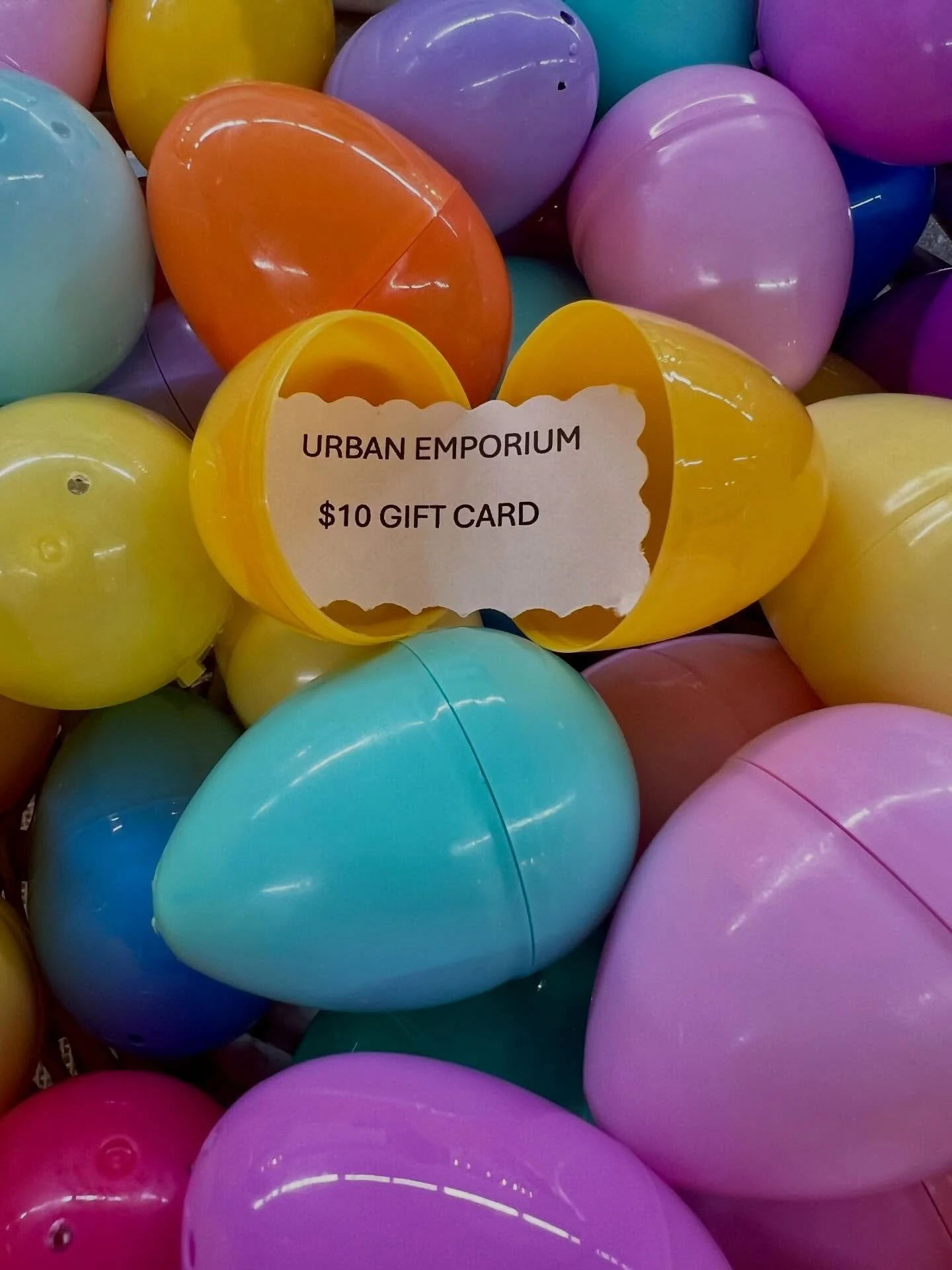 🐰🌸 Our Easter eggs aren&rsquo;t just for hunting&hellip; they&rsquo;re FULL of surprises! 🎉

Join us tomorrow at 5:30 to 7:30 for our Hop and shop 🛍️💐 where every egg has a special treat from our amazing vendors inside! You never know what you&r