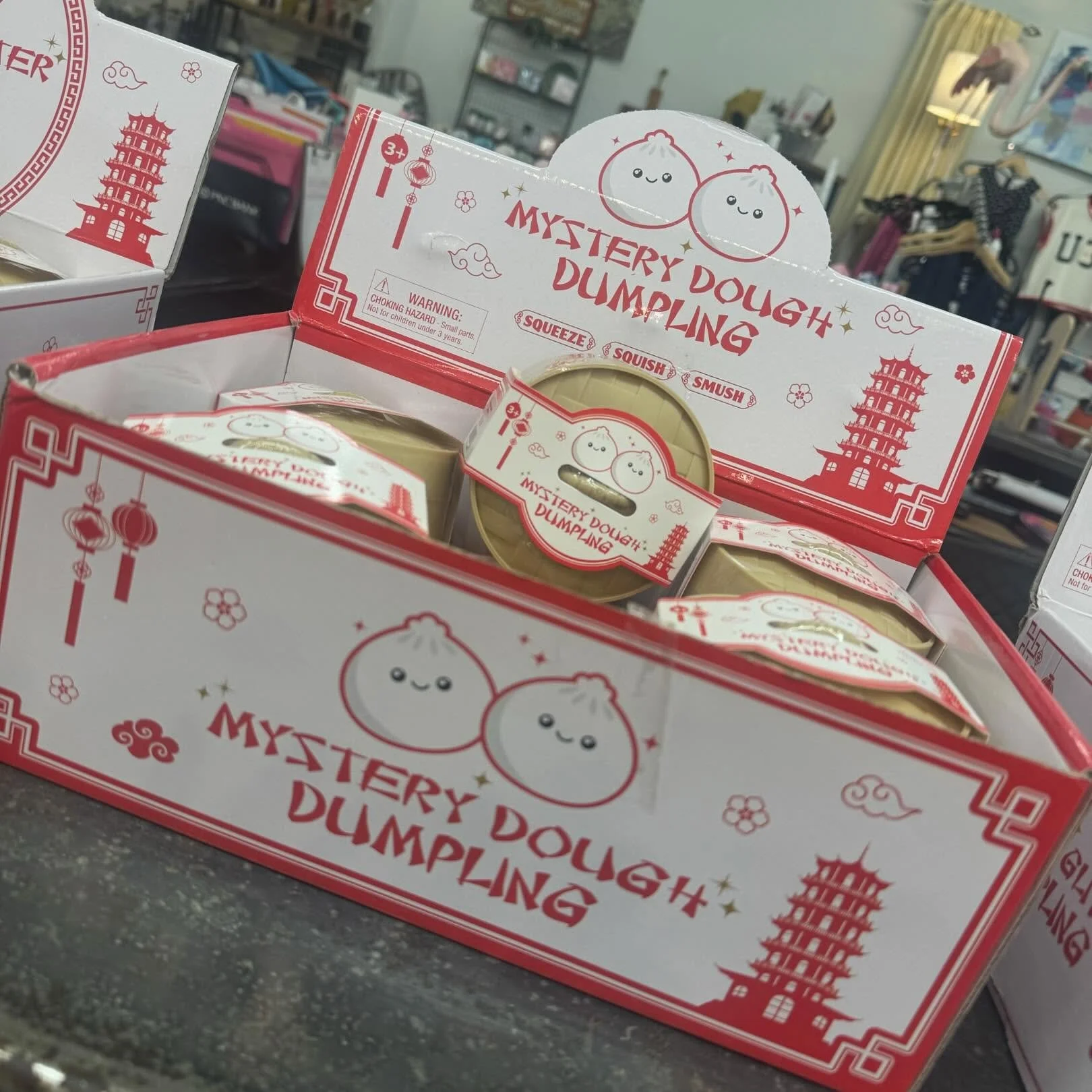 MYSTERY DOUGH &amp; GLITTER DUMPLINGS ARE HERE!!! 🥟✨😆

The moment your kiddos have been waiting for!! Grab a dumpling, crack it open, and see what surprise is inside!! 👀🙌