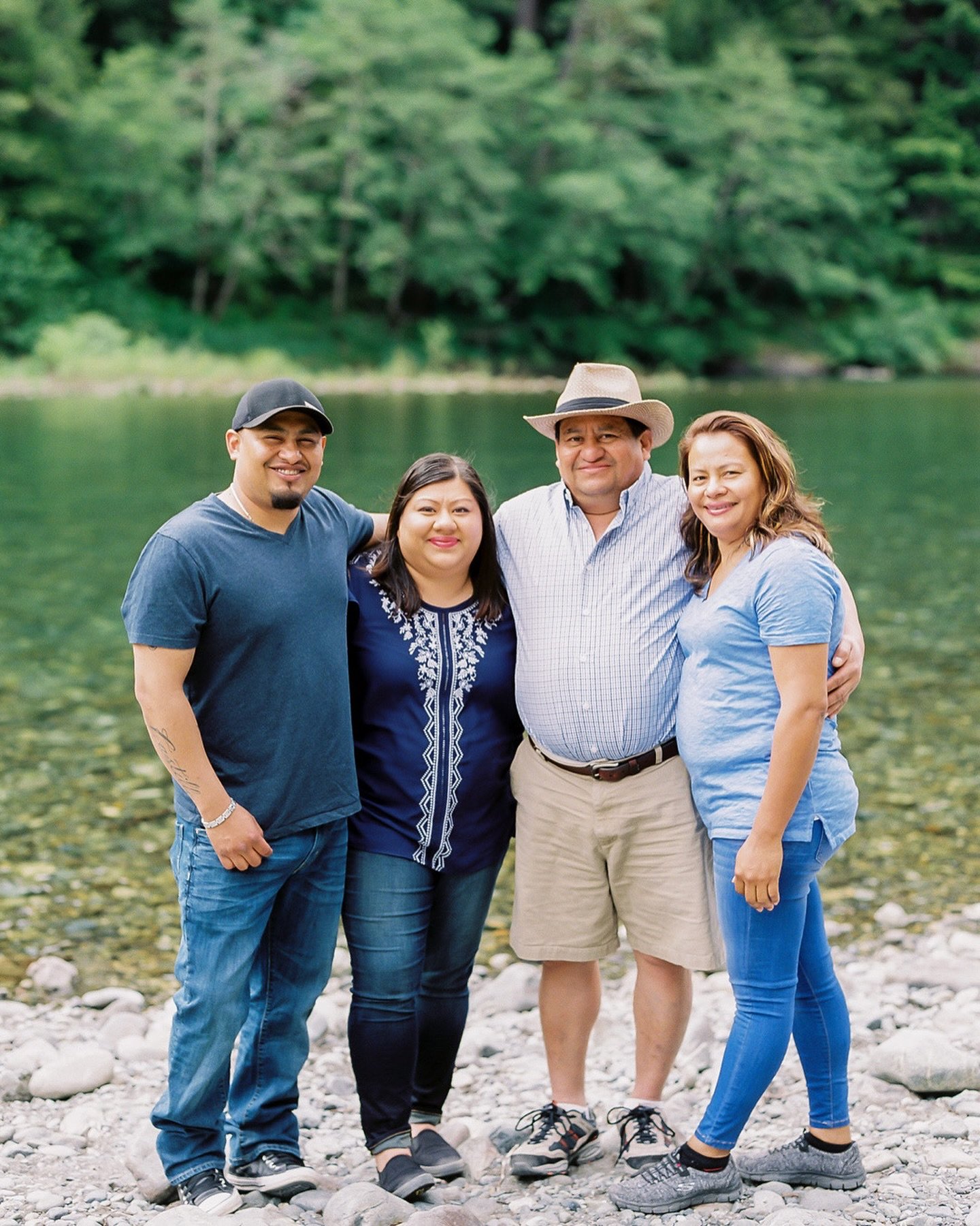 The Value of the Multigenerational Photo Shoot
It is always a surprise to me that more people don&rsquo;t do multigenerational photo shoots! Gathering grandparents, parents, uncles and aunts, cousins, nieces and nephews, and even far extended family 