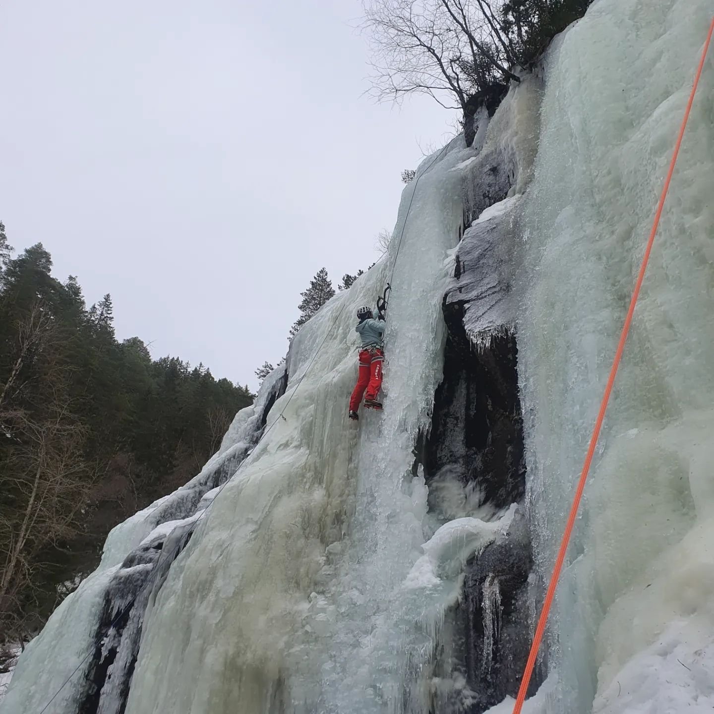 A great first 2 days climbing in #rjukan. 
Warming up on day 1 at #ozzimosis then a mega day 2 on the aptly named 'Marathon' 800m of vertical accent! 

#iceclimbing
#winterclimbing
#norway
#norwayiceclimbing
#winteradventure
#winteradventures
