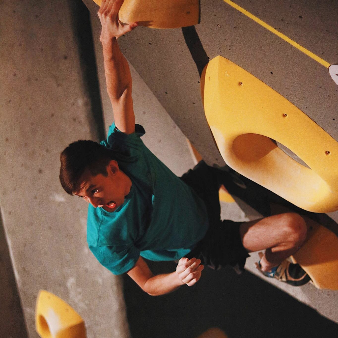 $10,000 CASH PURSE 🤑 But you can&rsquo;t win if you don&rsquo;t compete. A few spots remain for Session 1 Open Competitors. Link in bio to register #boulderingcompetition #darkhorseseries