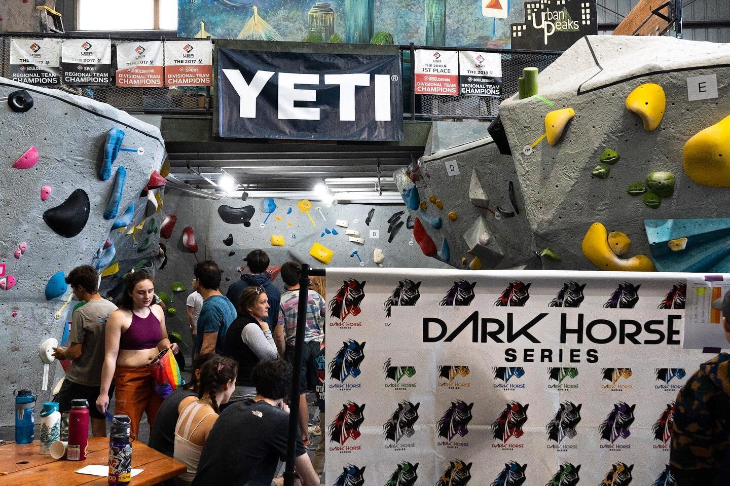 HUGE THANK YOU to our Platinum Sponsor, YETI @yeti 🎉 We are so grateful for their continued support of both the series and the sport. #builtforthewild #boulderingcompetition #darkhorseboulderingseries