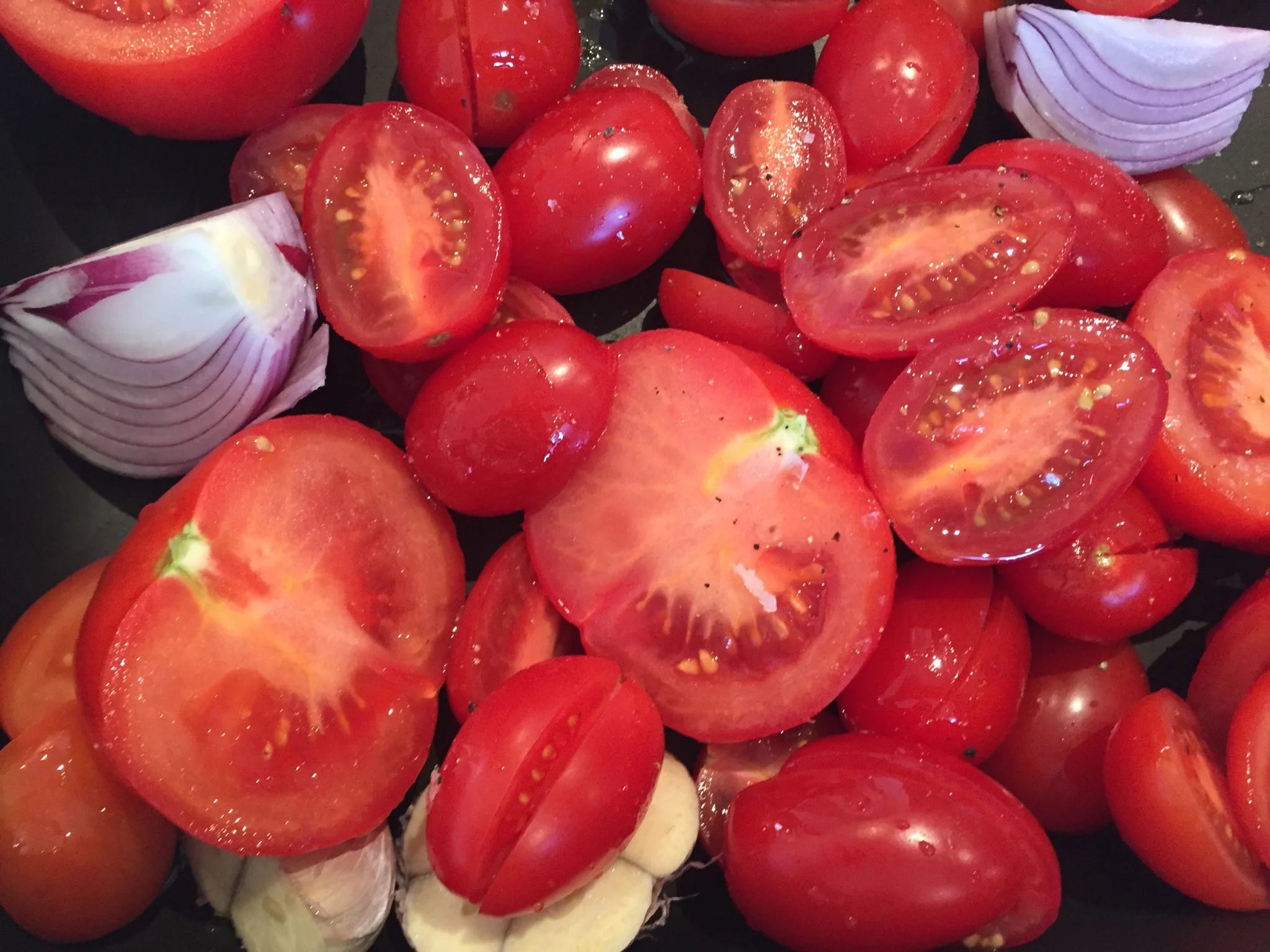 Roasted tomato and white bean soup