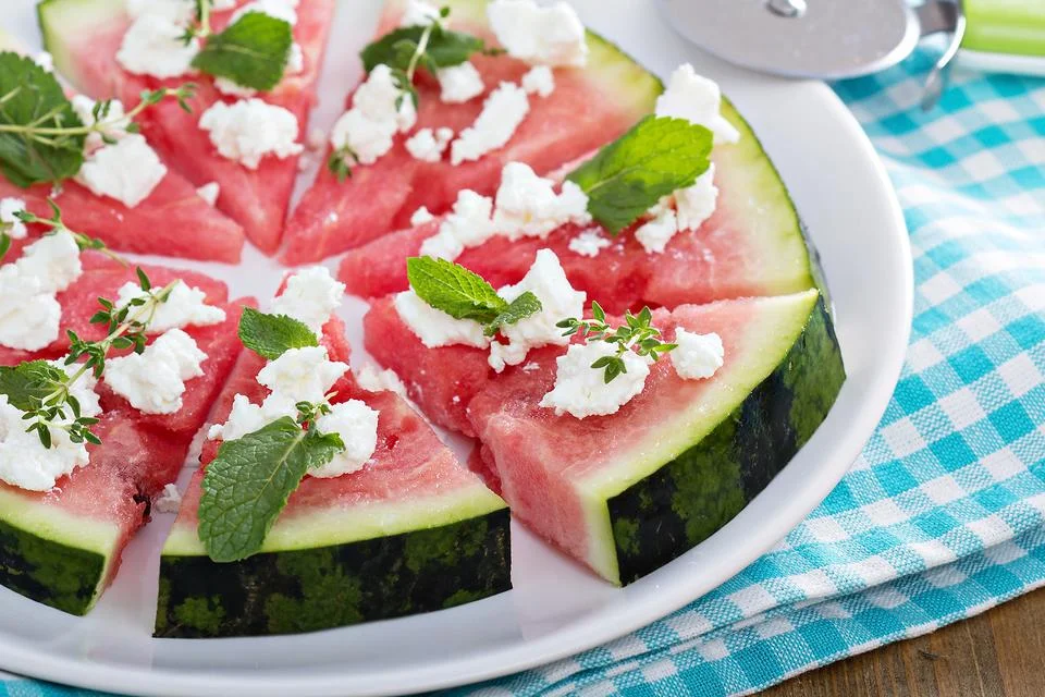How-to-Make-Watermelon-Pizza-With-Feta-Herbs-Kids-Will-Lov-12682-050e068337-1482329944.jpg
