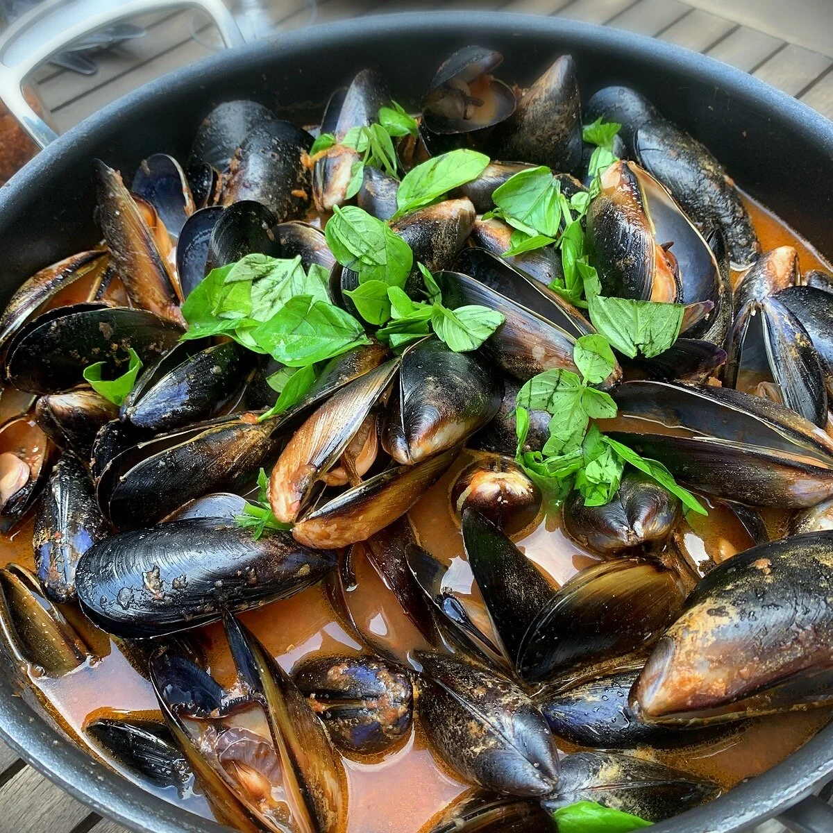 Mussels in a tomato, chilli and lemon broth