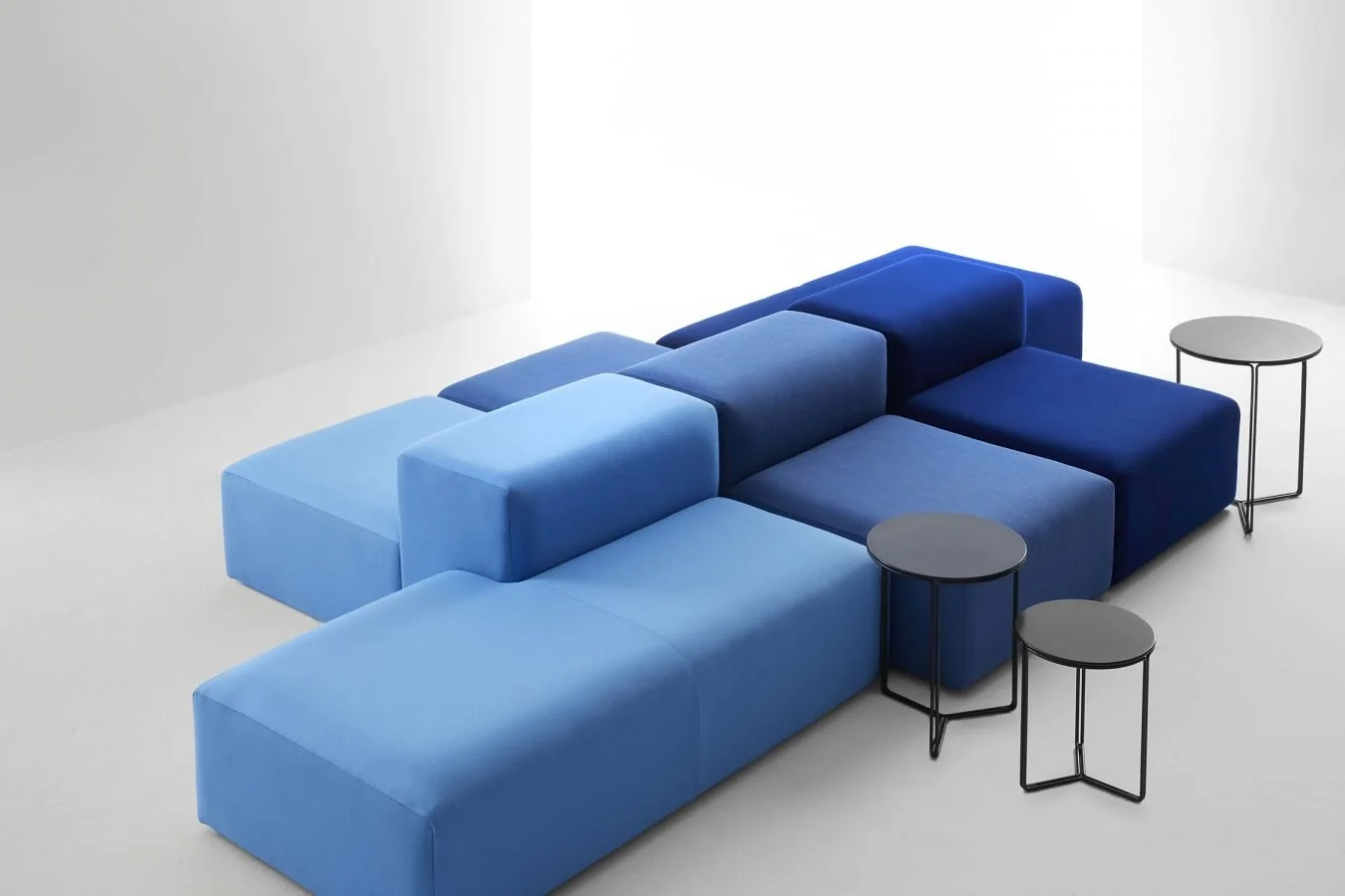 2017_10_21_Stylex_DayFive_BlueYoomTables_Tables-slide-1350x900.jpg