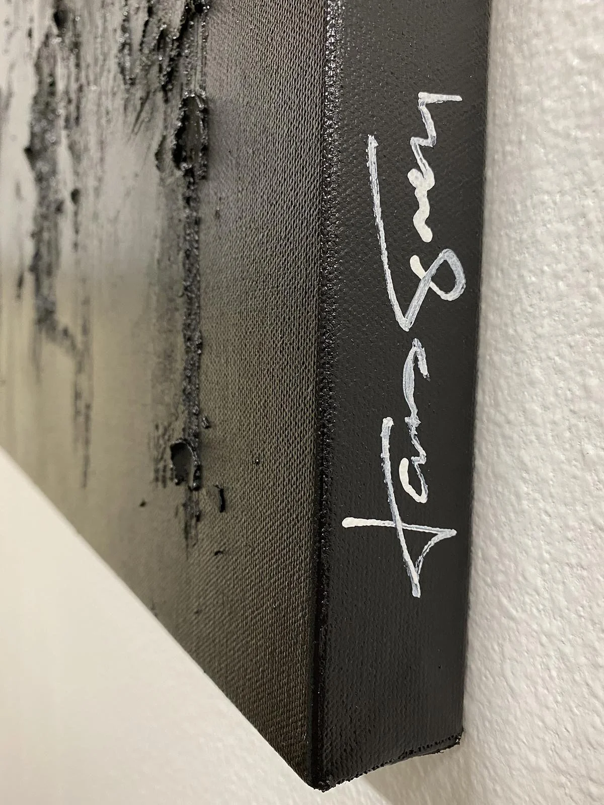 Noir No 6 signature.jpg