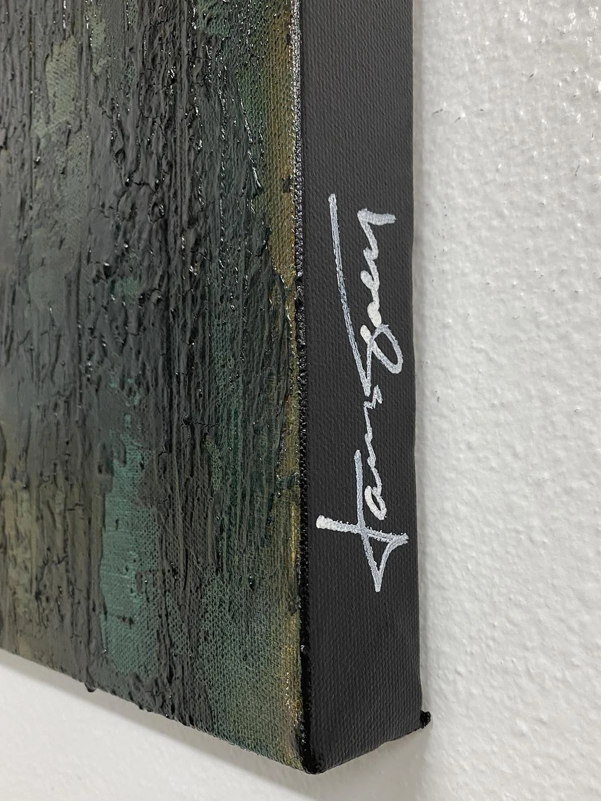 Noir No 7 signature.jpg