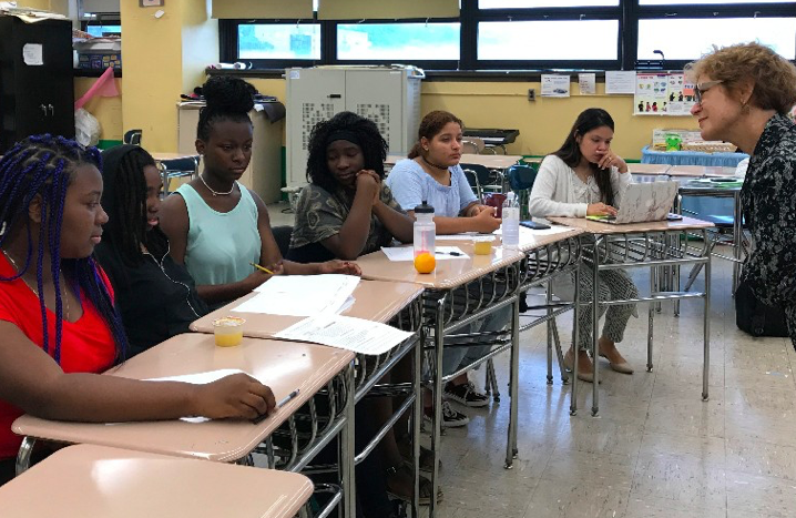 Students analyze photographs