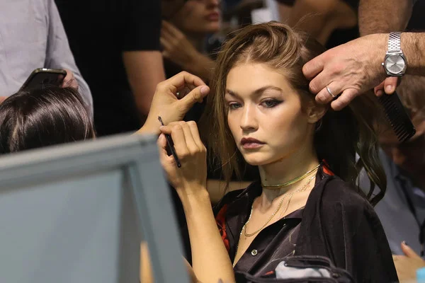 Gigi Hadid backstage at Elie Saab (photo Vittorio Zunino Celotto/Getty Images)