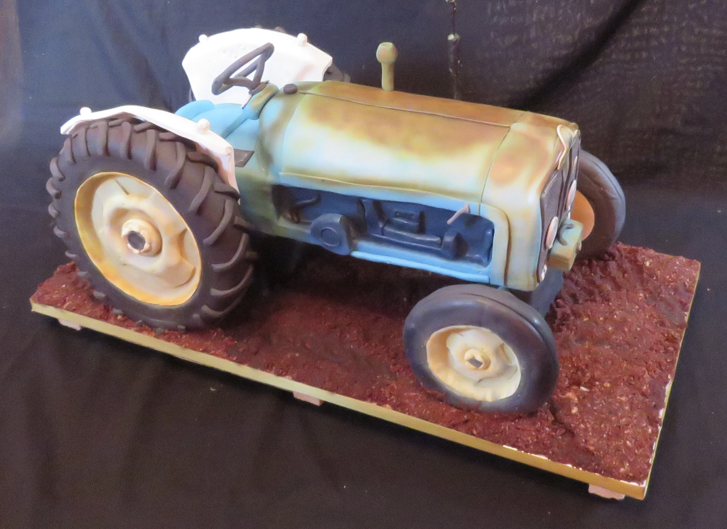Lushlooking cakes tractor cake
