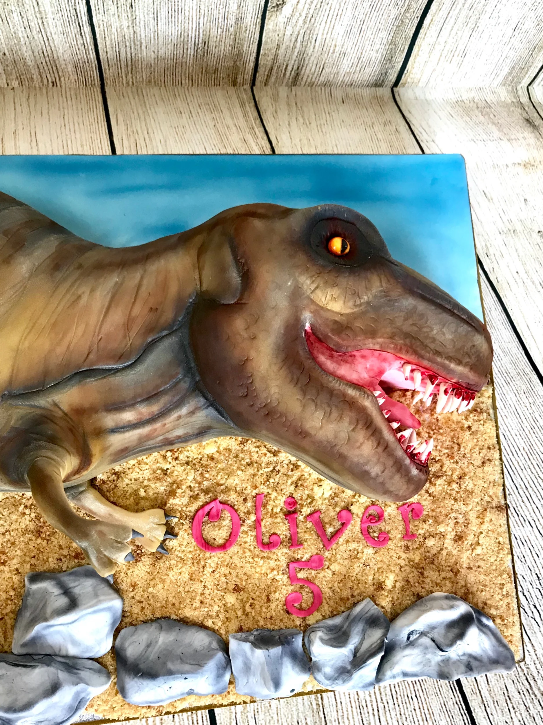 Lushlooking Cakes T-Rex cake
