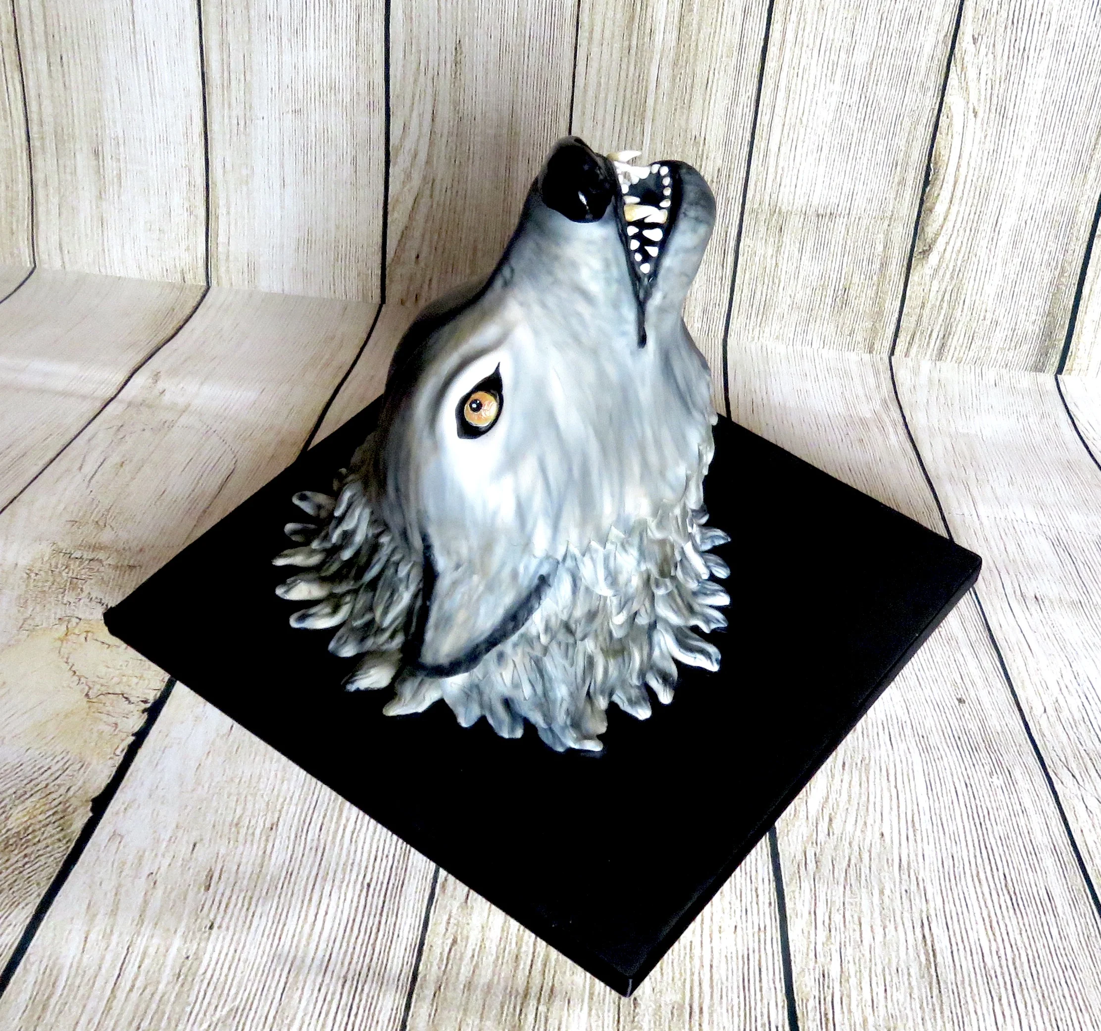 Lushlooking Cakes wolf head cake