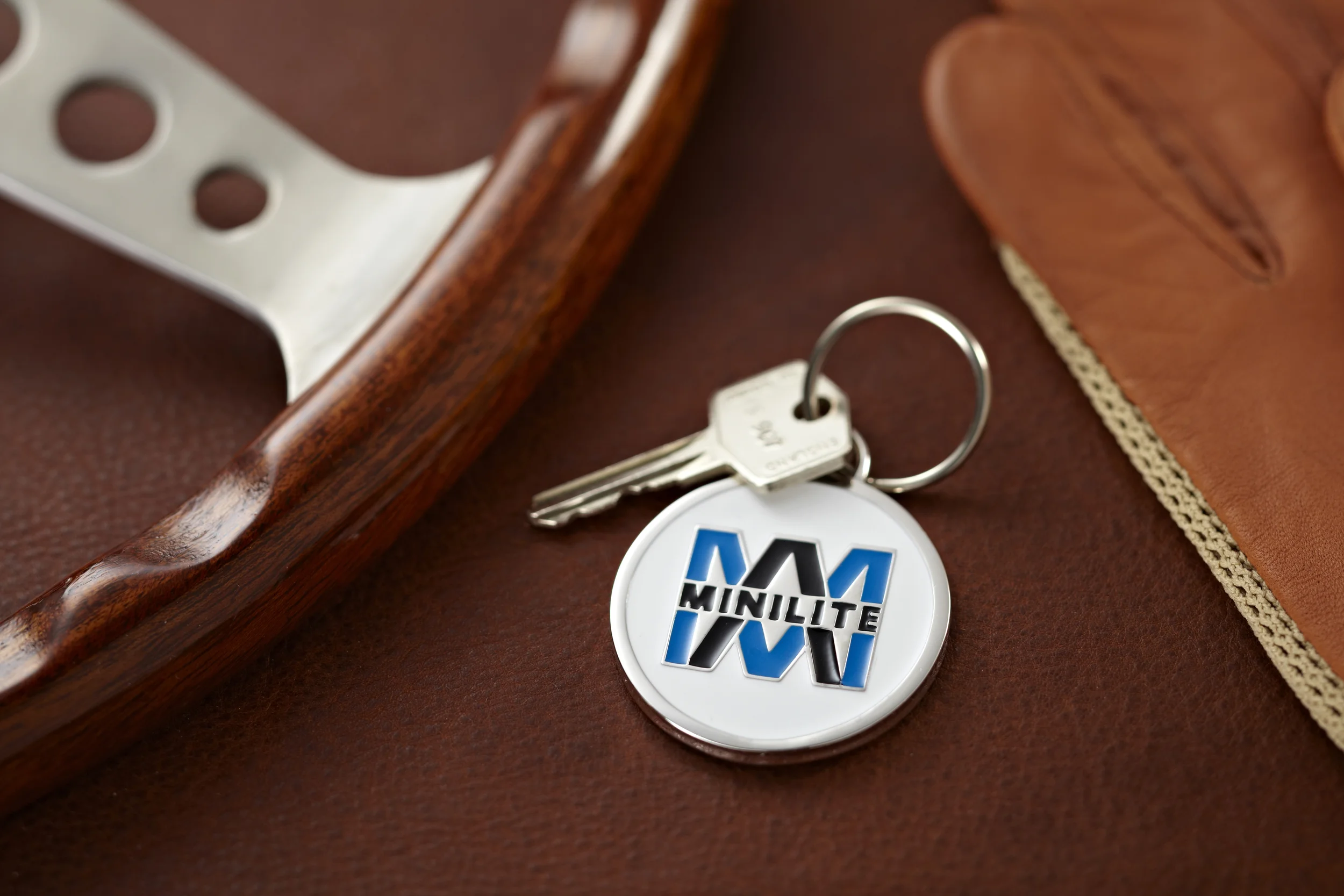 Minilite silver plated key chain back with key and wheel