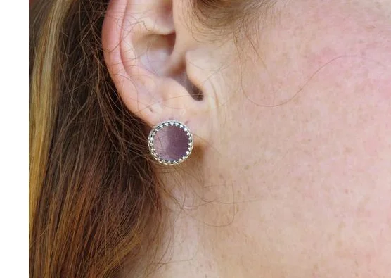 earrings-bentley-crown-stud-model_r.jpg