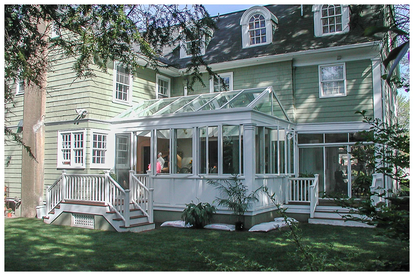 Exterior 1.jpg
