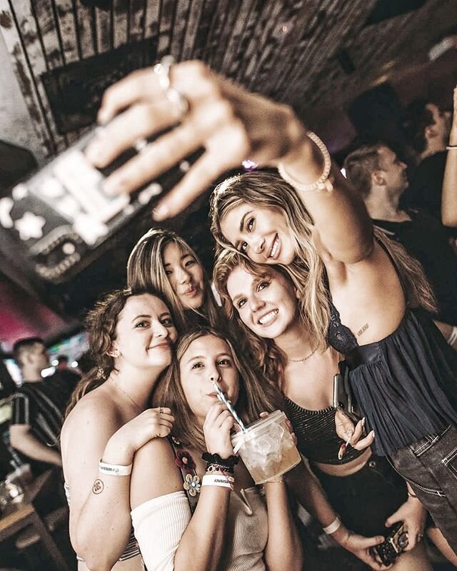 We want to see your snaps 📸 If you're ever at one of our nights or events make sure you tag us or use the hashtag #listenupgroup 🙌🏻⁠
⁠
__________________________________⁠
⁠
#onestopdjs #studentnight #wakeup #sidebarsydney #sydney #photooftheday #sydneyevents #sydneyparty #studentnight #backpacking #traveloz #sidebar #australia #travelaustralia #selfie #welovesydney